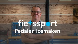 Pedalen losmaken monteren en afstellen [upl. by Akemed453]