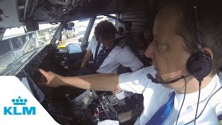 Autopilot in action  Cockpit Tales  KLM [upl. by Ekaterina]