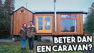 Tiny House van tweedehands materialen is prachtig 😻  Tiny House Tour 13 [upl. by Koller]